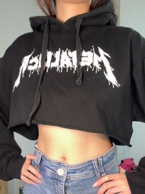 Cropped Black Graphic Hoodie (Streetwear Style) 🖤